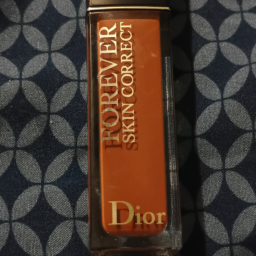 Dior Hydrating Creamy Concealer in 6.5 N CAN BE USED AS A CONTOUR OR BRONZER